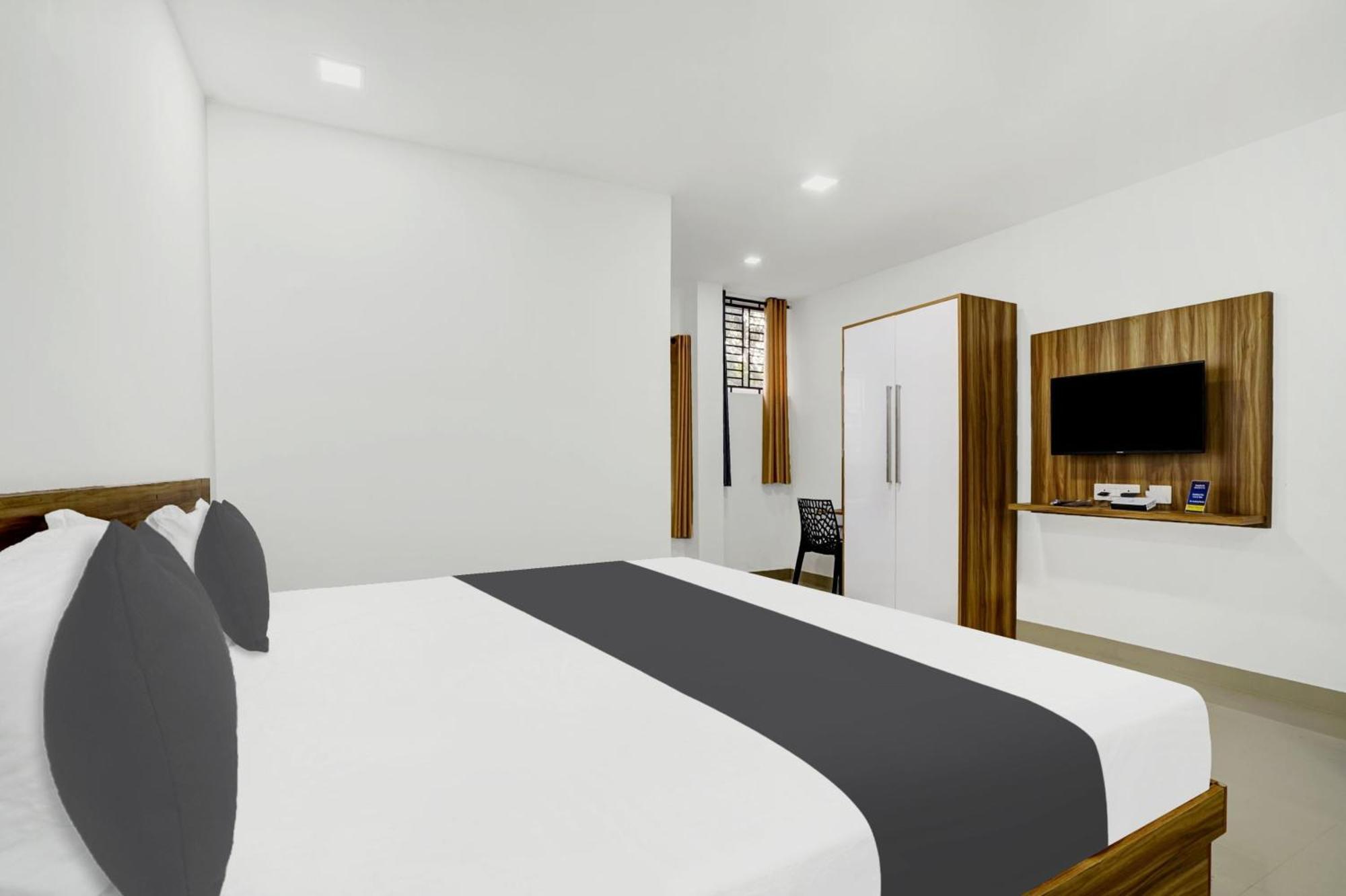 Hotel O Grand Parassini Pāppinisseri Kültér fotó